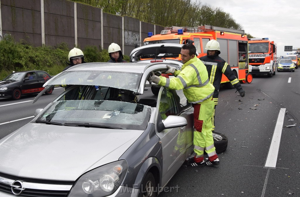 VU Auffahrunfall A 3 Rich Oberhausen kurz vor AS Koeln Dellbrueck P101.JPG - Miklos Laubert